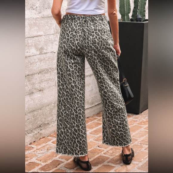 1150. Leopard print wide leg raw hem denim - Picture 4 of 4